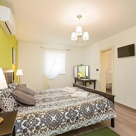 Luxurious Villa With Swimming Pool And Jacuzzi In Zminj *