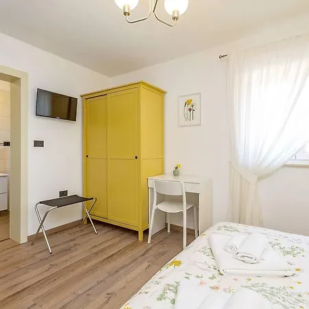 Luxurious Villa With Swimming Pool And Jacuzzi In Zminj Nedescina
