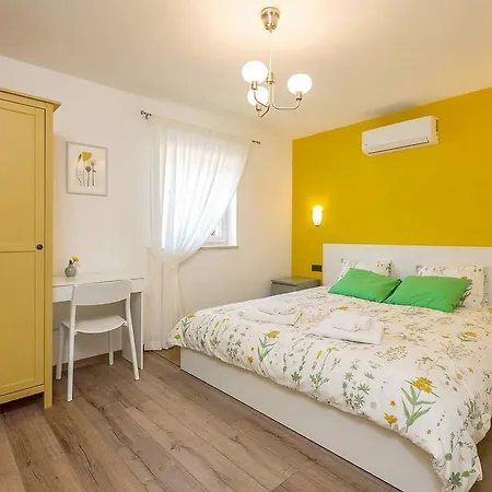 Luxurious Villa With Swimming Pool And Jacuzzi In Zminj *