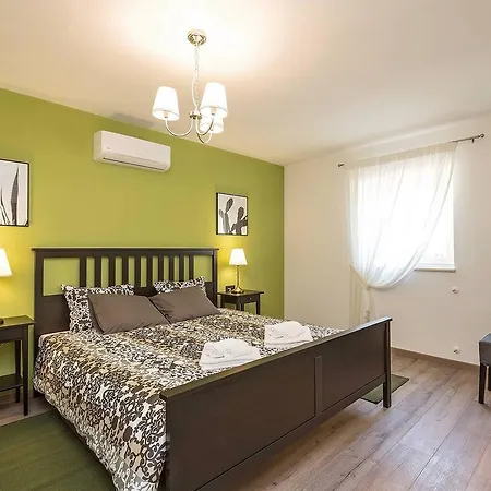 Luxurious Villa With Swimming Pool And Jacuzzi In Zminj *