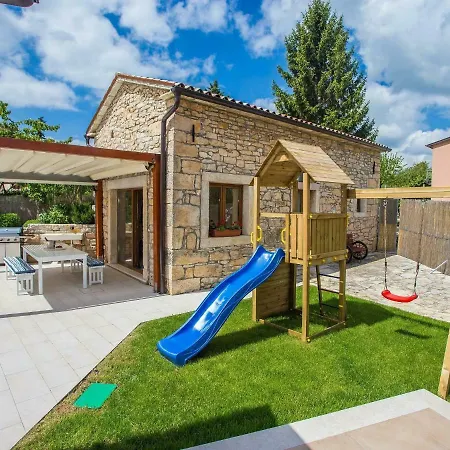 Luxurious Villa With Swimming Pool And Jacuzzi In Zminj *