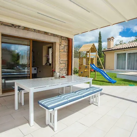Luxurious Villa With Swimming Pool And Jacuzzi In Zminj *
