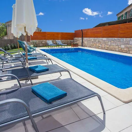 Luxurious Villa With Swimming Pool And Jacuzzi In Zminj Nedescina