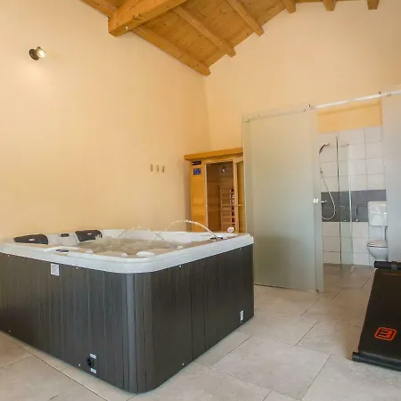 Luxurious Villa With Swimming Pool And Jacuzzi In Zminj *