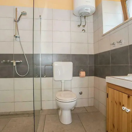 Luxurious Villa With Swimming Pool And Jacuzzi In Zminj فيلة Nedeščina