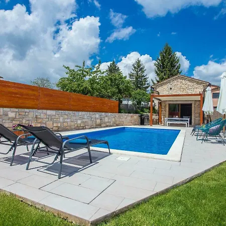 Luxurious Villa With Swimming Pool And Jacuzzi In Zminj فيلة *
