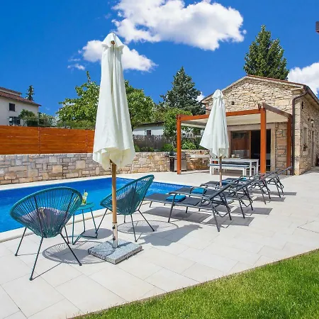 Luxurious Villa With Swimming Pool And Jacuzzi In Zminj *